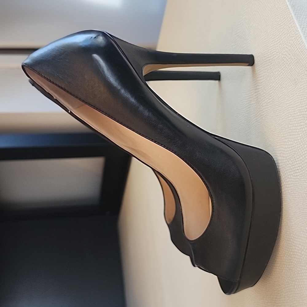 Vince Camuto Peeptoe Black Leather Shoes Size 8